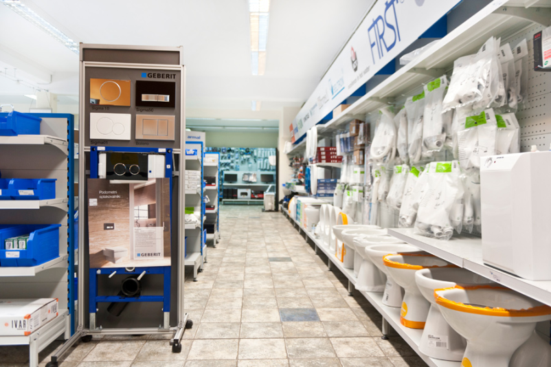 Trgovina s svetili in keramiko za kopalnice Pomurje