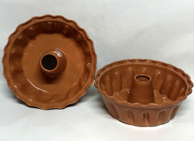 Ročno izdelani glineni pekači za potico