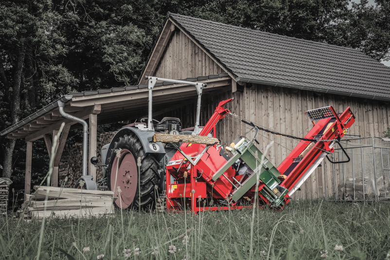 Dober krmilno mešalni voz