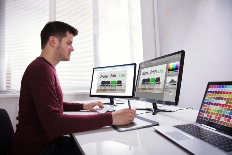 Grafični oblikovalec Podravska