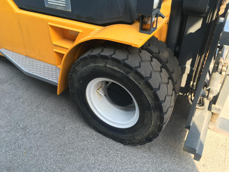 Ugodna prodaja gum za gradbene stroje