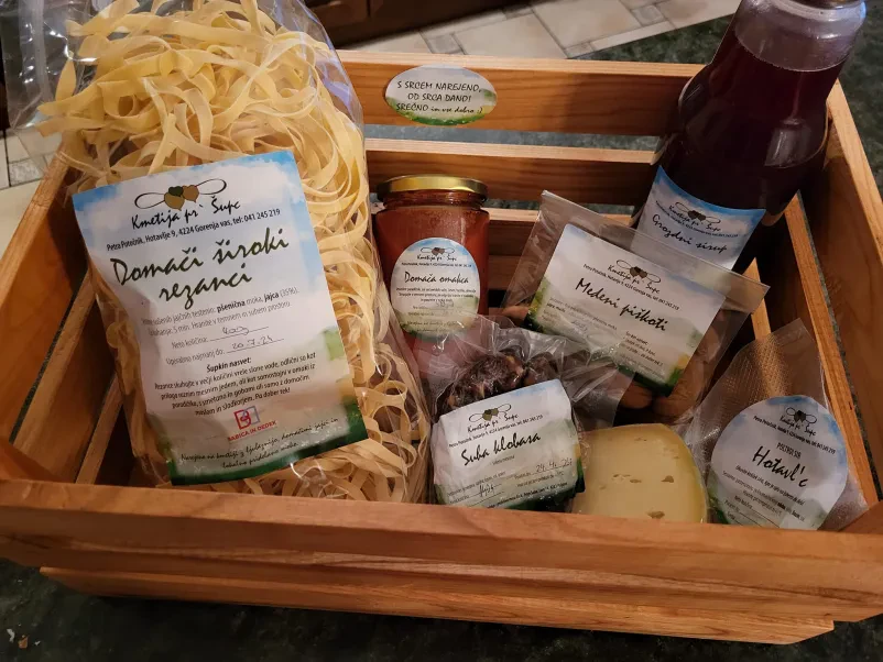 Ugodna prodaja mlečnih izdelkov in testenin Gorenjska