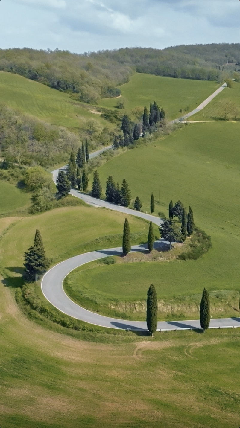 Vsaka vožnja skriva nekaj magičnega ✨ Pripravi se, da to odkriješ 9. maja ob 14:00 CEST
