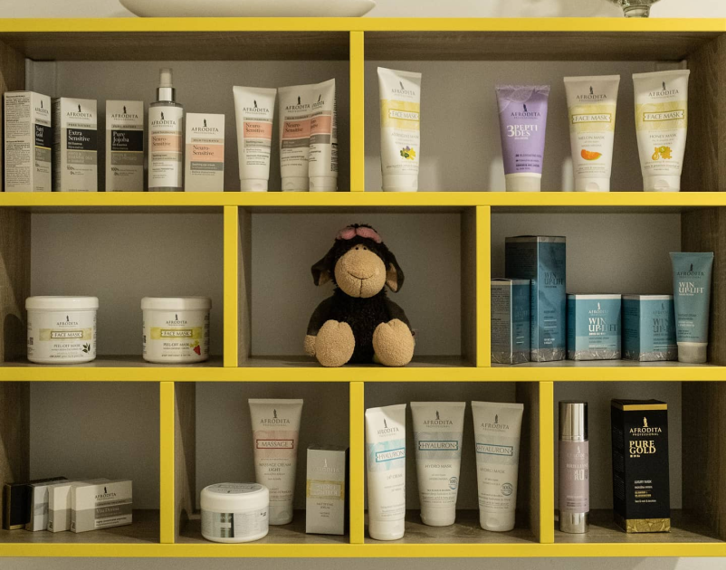 Dober kozmetični salon in podaljševanje nohtov Moravče