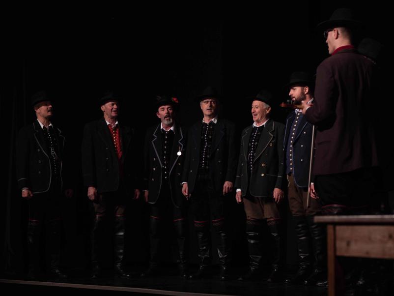 Folklorna skupina Slovenija - Ozara