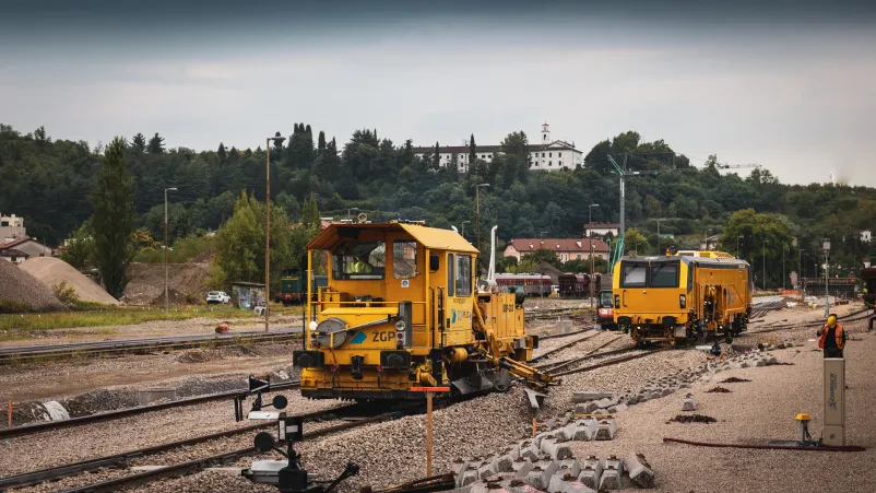 Obnove in nadgradnje železniške infrastrukture Slovenija
