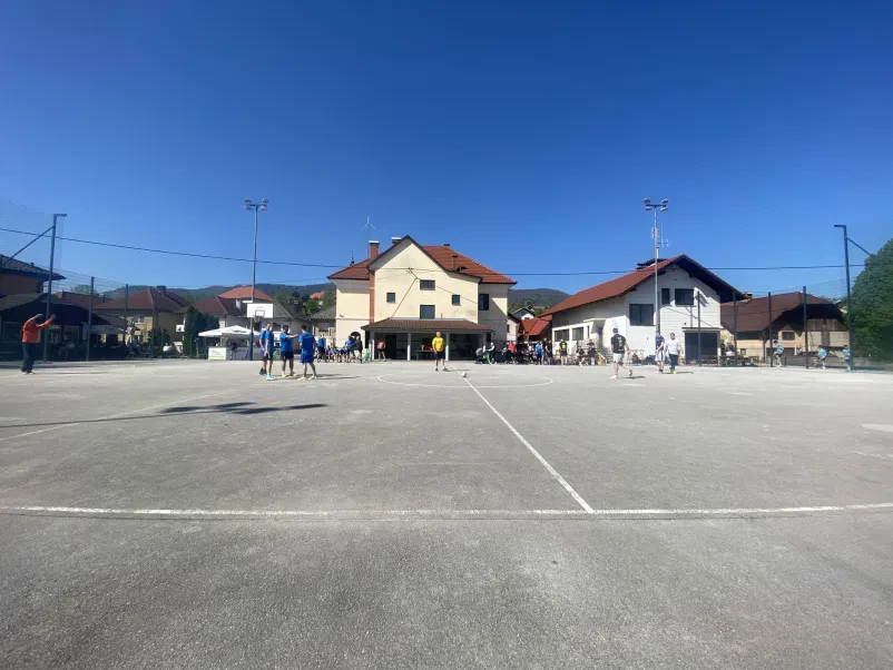 Nogometni turnirji Dolenja vas, Slovenija