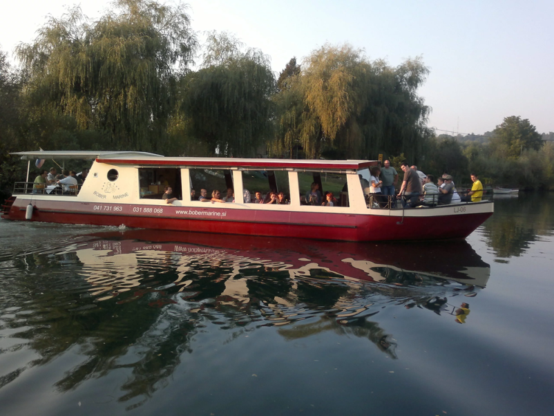 Zabavna panoramska vožnja z ladjico po Ljubljanici 