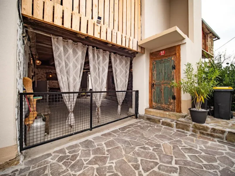 Počitniška hiša in družinski apartma Ilirska Bistrica