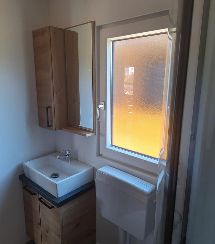 Kje v Sloveniji prodajajo in montirajo pohištvo.?