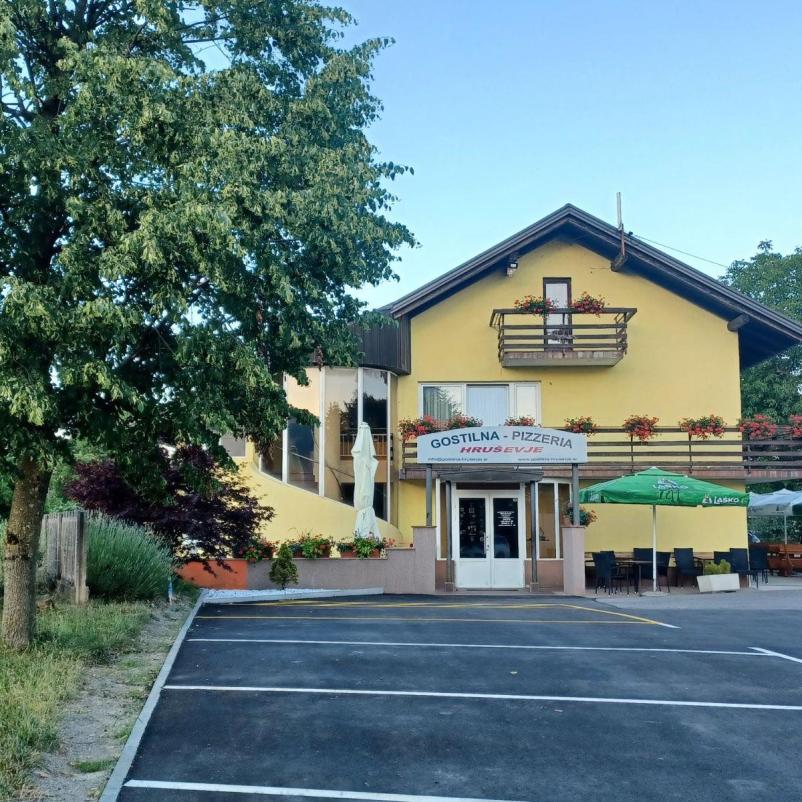 Looking for a place to eat in Postojna?