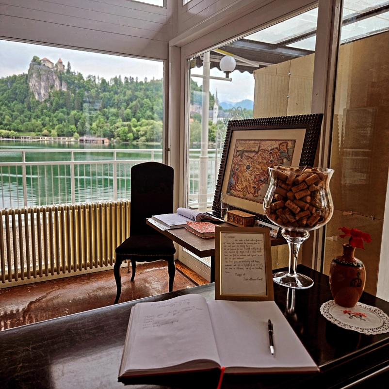 Restaurant with a lake view Bled
