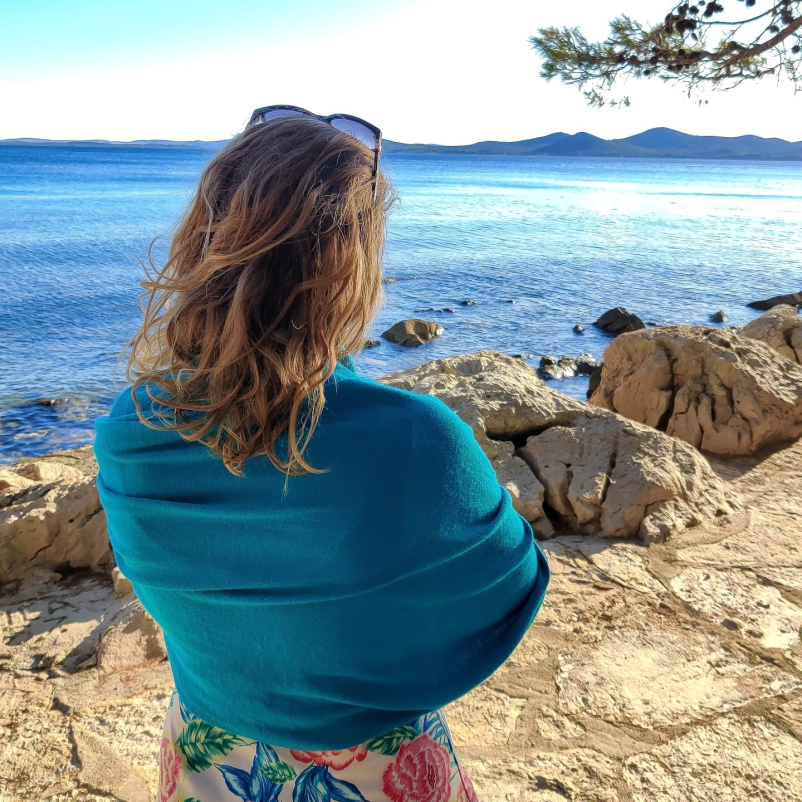 Spletna prodaja pletenih modnih dodatkov Slovenija