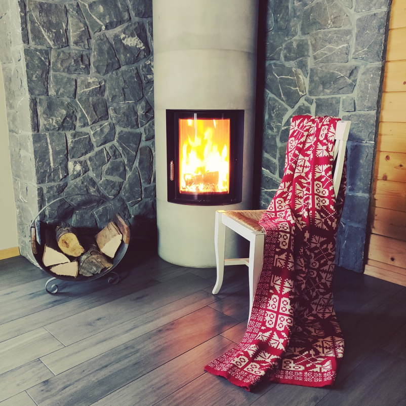 Spletna prodaja pletenih modnih dodatkov