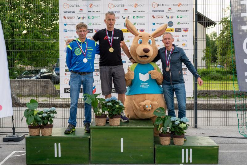 Vas zanimajo tekaški dogodki v Dolenji vasi?