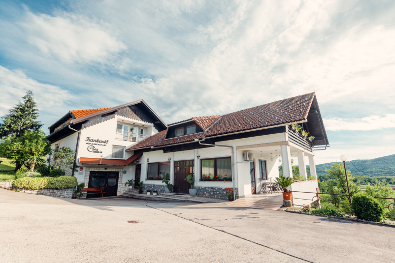 Turistična kmetija s sobami Črnomelj