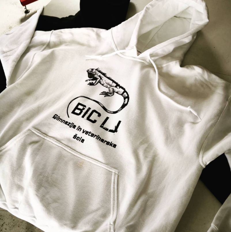 Zakaj se odločiti za naš ugoden tisk promocijskih majic v Sloveniji