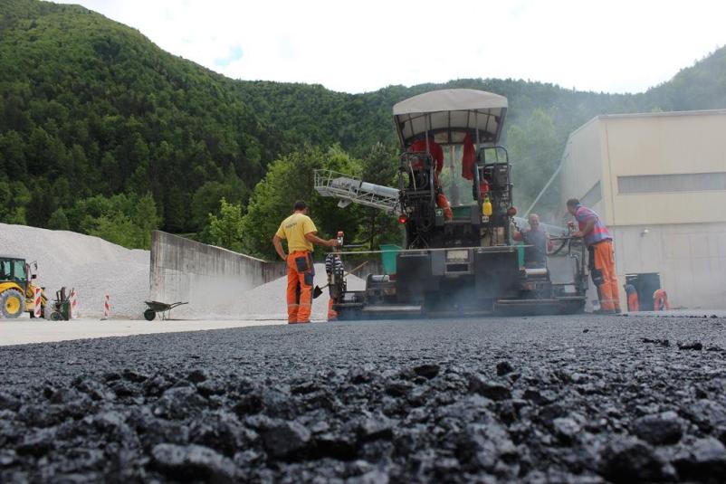 Hitro zalivanje cestnih razpok Ljubljana