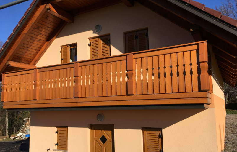 Lesene balkonske ograje in vrtne garniture Slovenija