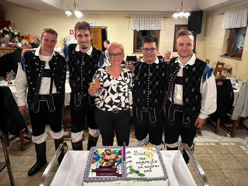 Najem narodnozabavnega ansambla Slovenija za zabavo