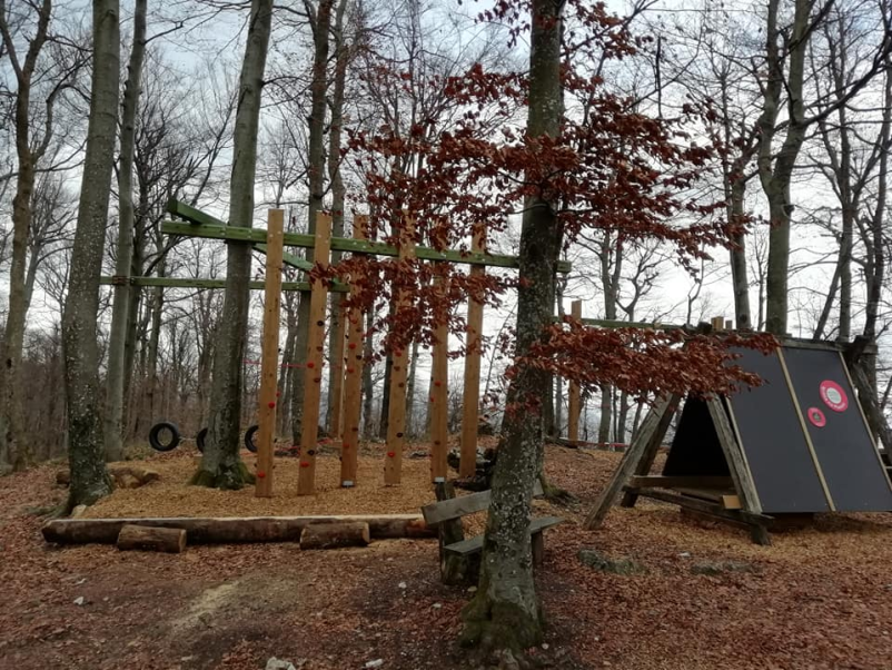 Planinski dom nad Vrhniko