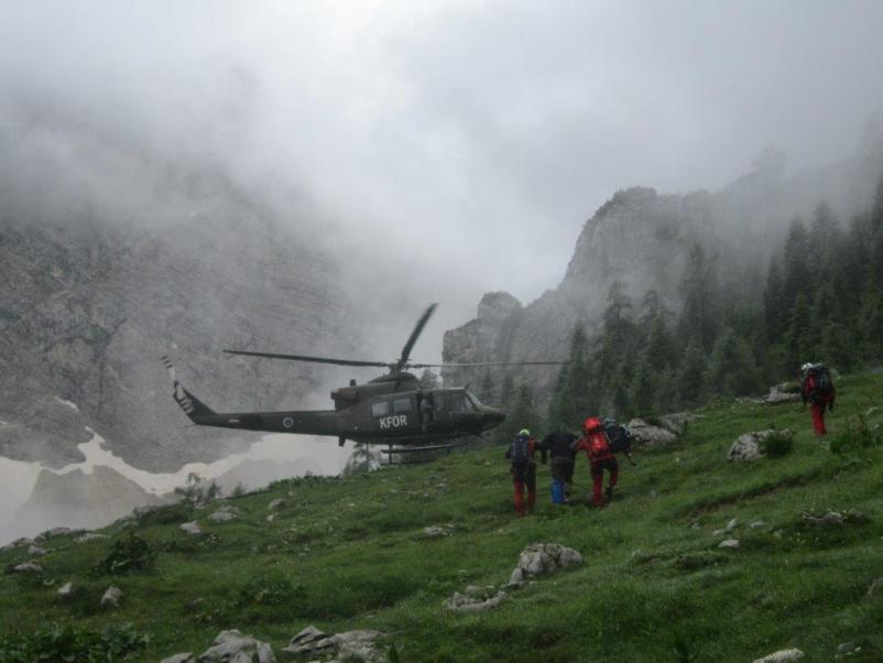 Hitra pomoč ljudem pri nesrečah v gorah Gorenjska, Slovenija