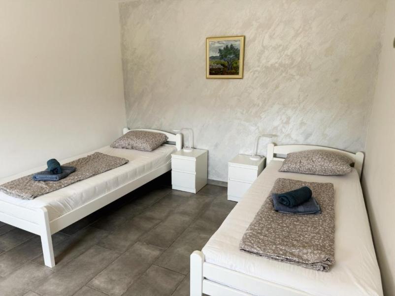 Rent an affordable apartment for 5 people Izola