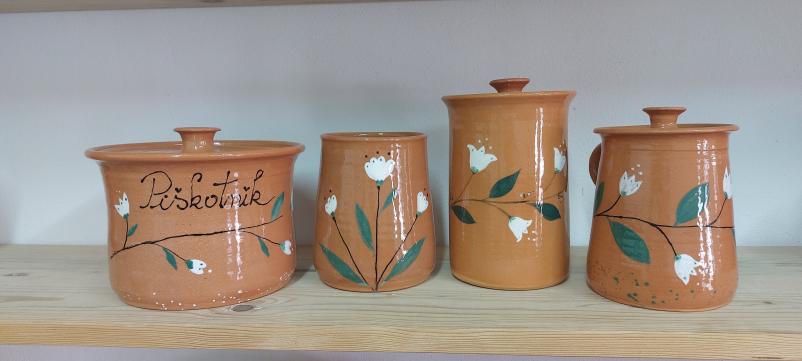 Unikatni lončarski izdelki Pomurje: umetnost v vašem domu