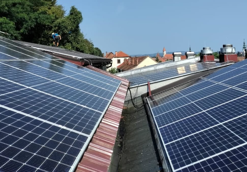Kvalitetno čiščenje sončnih elektrarn Pomurje, Slovenija
