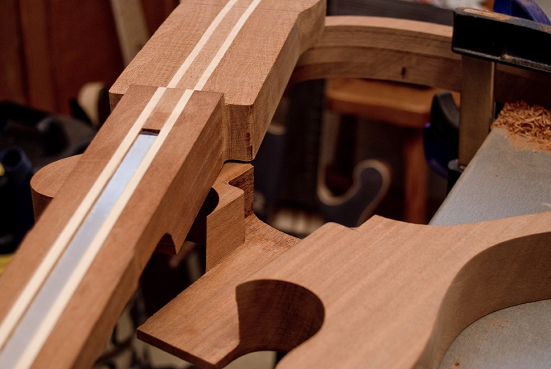 Poceni izdelava električnih kitar v Sloveniji