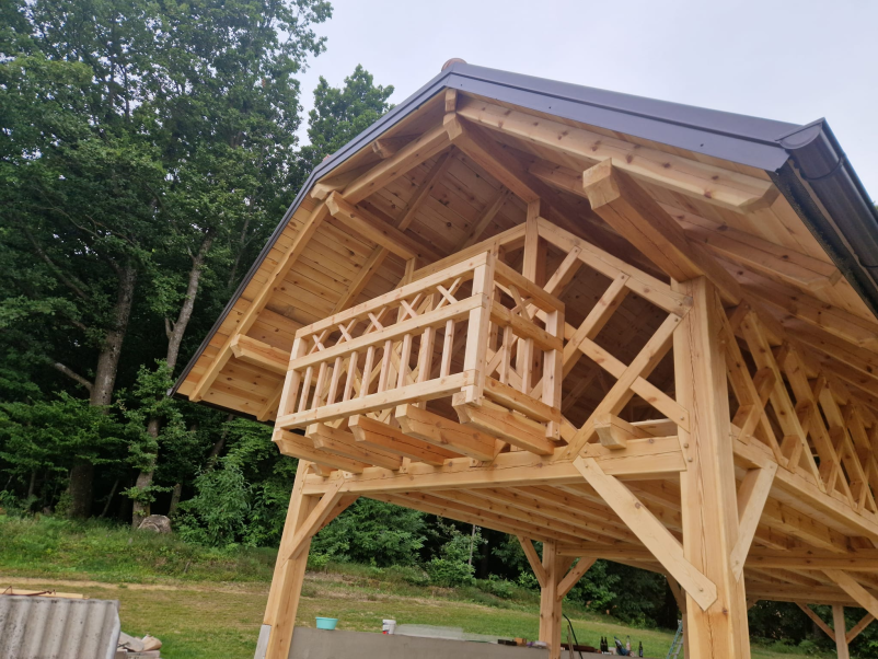 Prodaja lesenih nadstreškov Pomurje