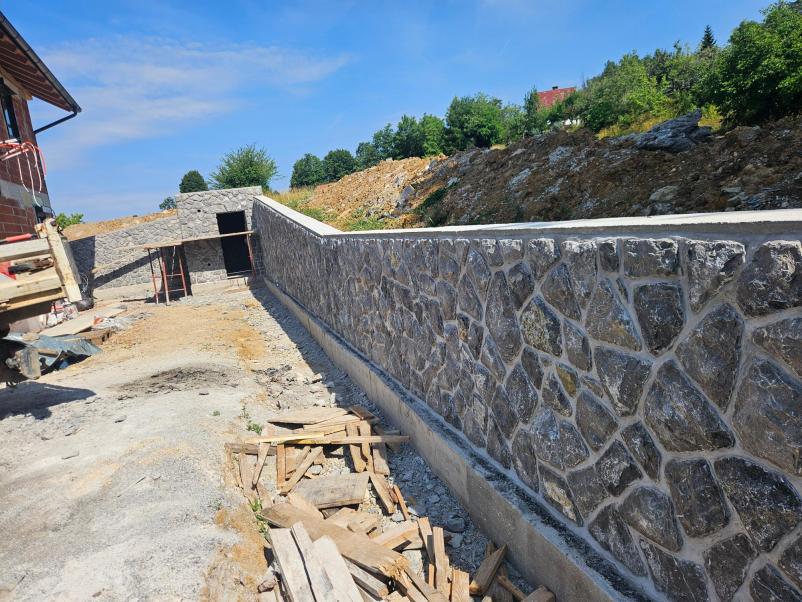 Kamnite in betonske škarpe v Ljubljani in okolici