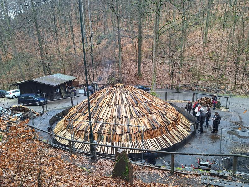 Kuhanje oglja v oglarskih kopah