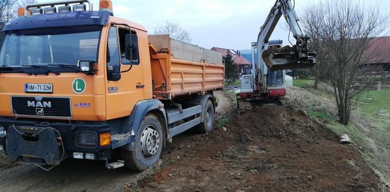 Ureditev dvorišča na Dolenjskem