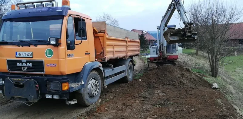 Ureditev dvorišča na Dolenjskem