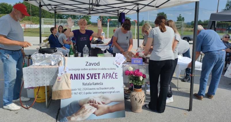 Oglejte si našo spletno stran za več informacij o osebni asistenci in oskrbi na domu