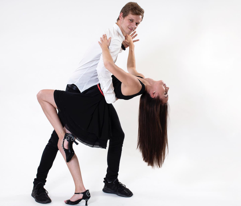 Plesna šola za posameznike in pare Kranj, Medvode