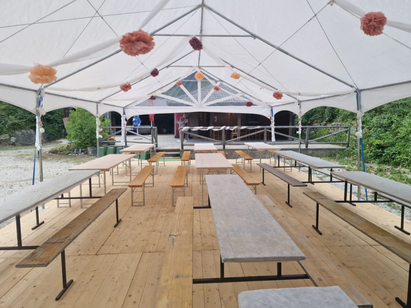 Streha za prireditev na prostem