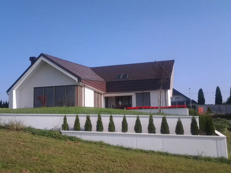 Krovec za popravilo strehe na Dolenjskem