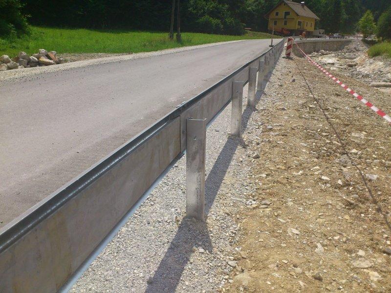 Cestna varovalna oprema