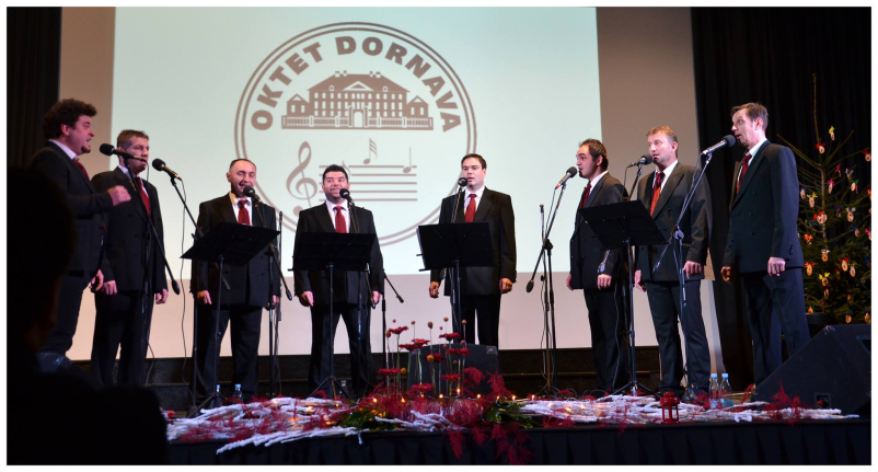 Nastop glasbenega okteta