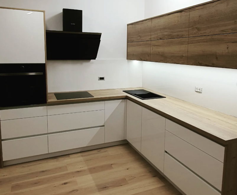 Leseno pohištvo po naročilu Savinjska, Slovenija