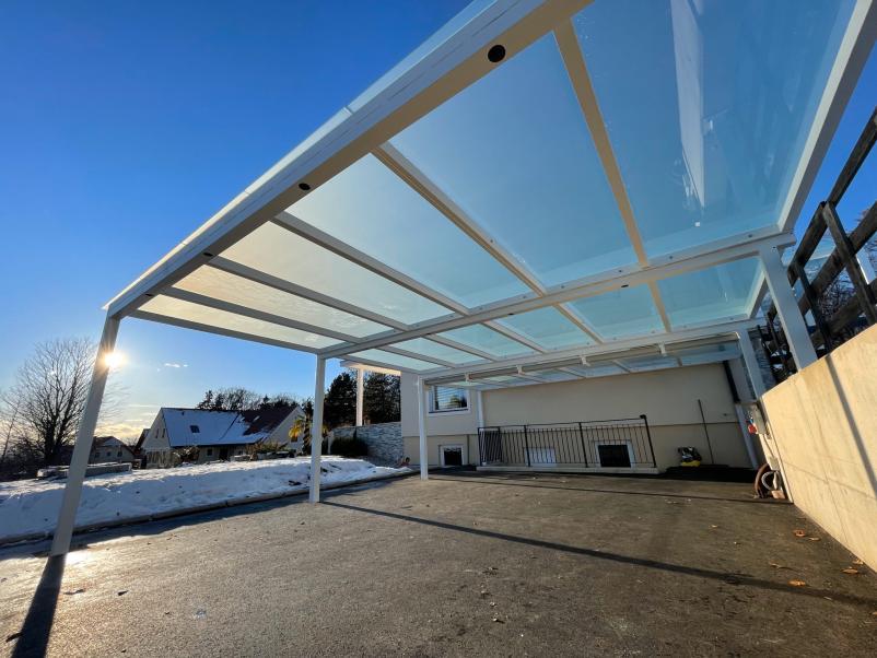 Ugodni kovinski, stekleni nadstreški