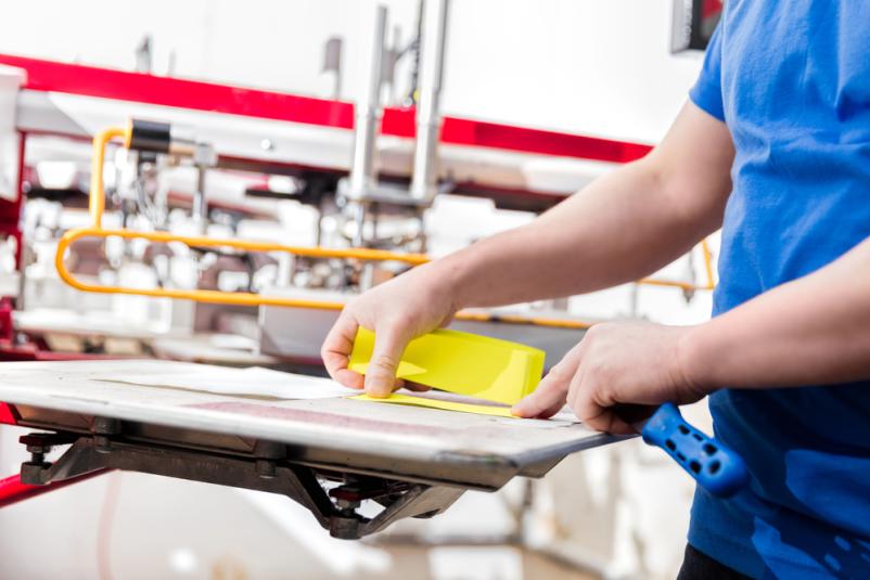 Kvaliteten tisk logotipov na majice Slovenija