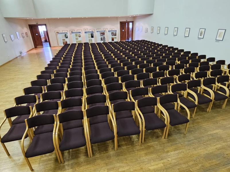 Kvalitetni stoli po meri Slovenija