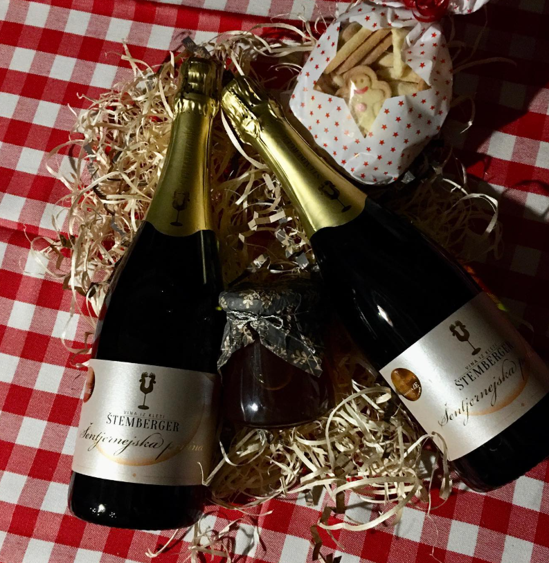 Ogled vinske kleti v Šentjerneju