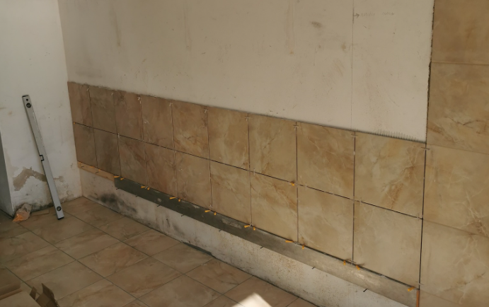 Polaganje keramike in zaključna gradbena dela na Goriškem