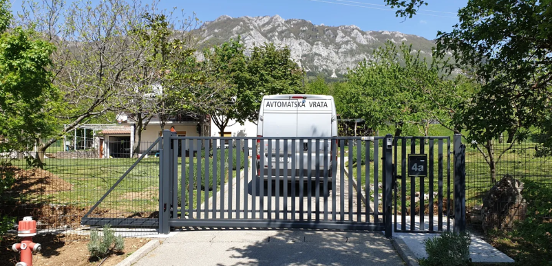 Popravilo dvoriščnih vrat Goriška in Slovenija