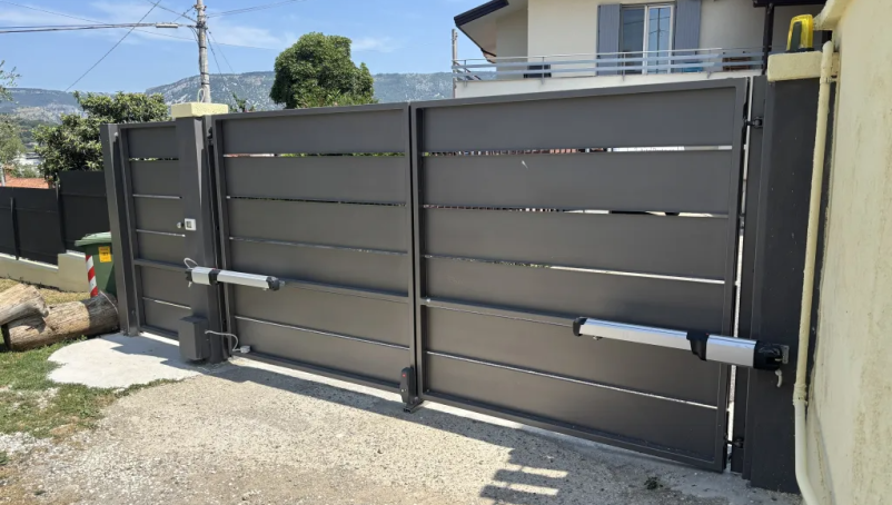 Dvoriščna vrata Goriška in Slovenija