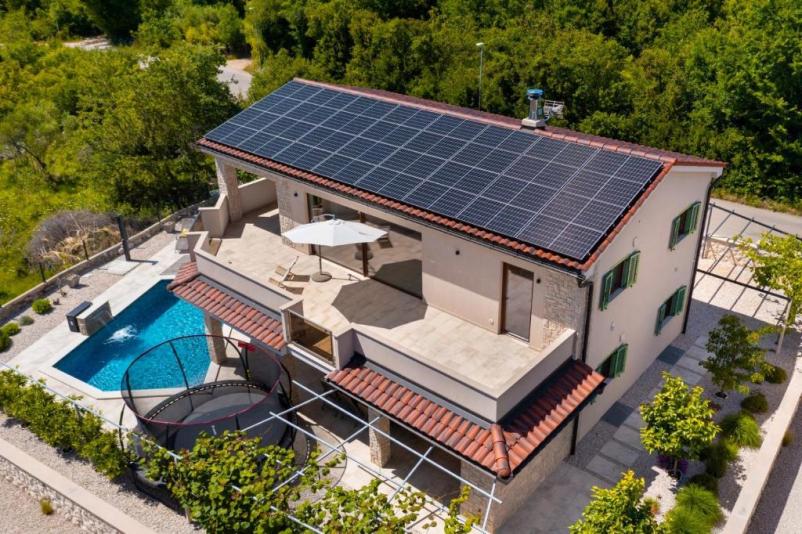 Rent a family vacation house for 10 people on Krk island